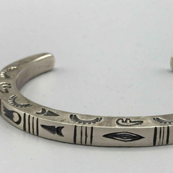 Native American heavy 925 Silver artist stamped cuff 34.1g - Picture 10 of 15